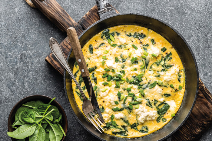 Omlet z majonezem z zielonym pesto