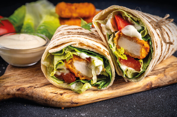 Wrap z kurczakiem i majonezem Develey Aioli z czosnkiem
